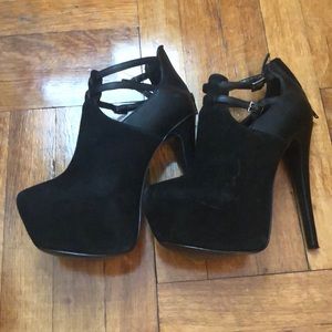 Black suede Steve Madden heeled platform booties